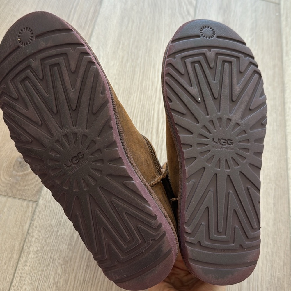 UGG Classic Mini - Picture 9 of 10